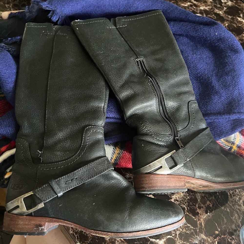 Amazing UGG tall boots. I enjoyed them the few times I got to wear them.
